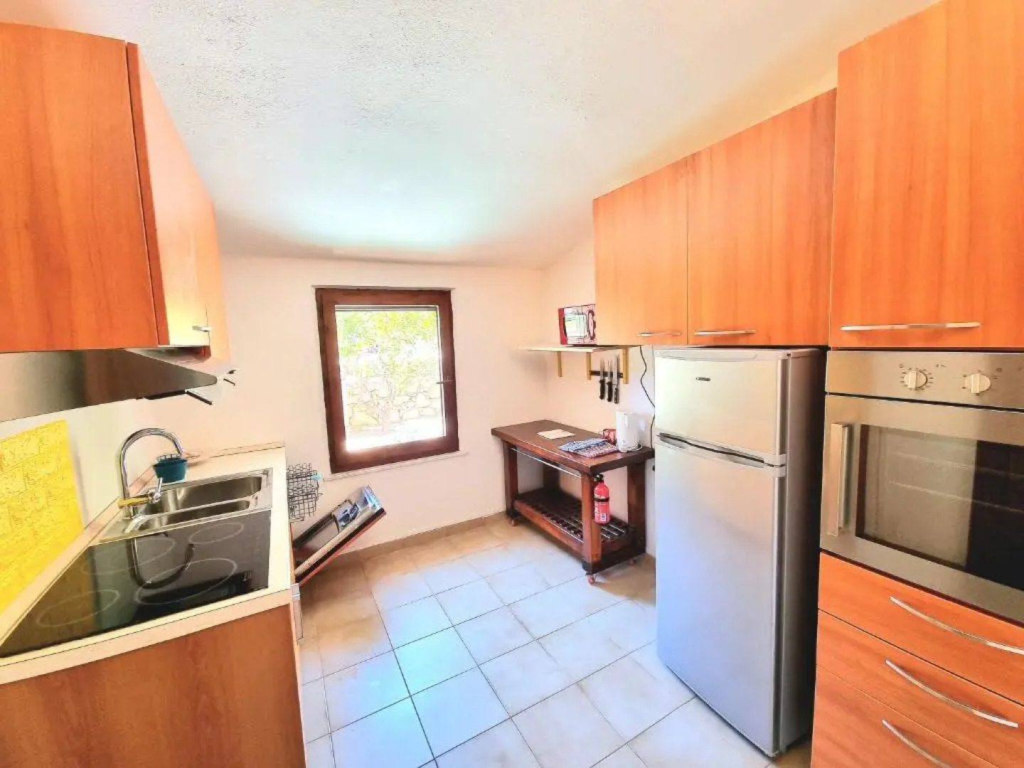 Stylish Home With Views, 4 min Walk to the Beach!!