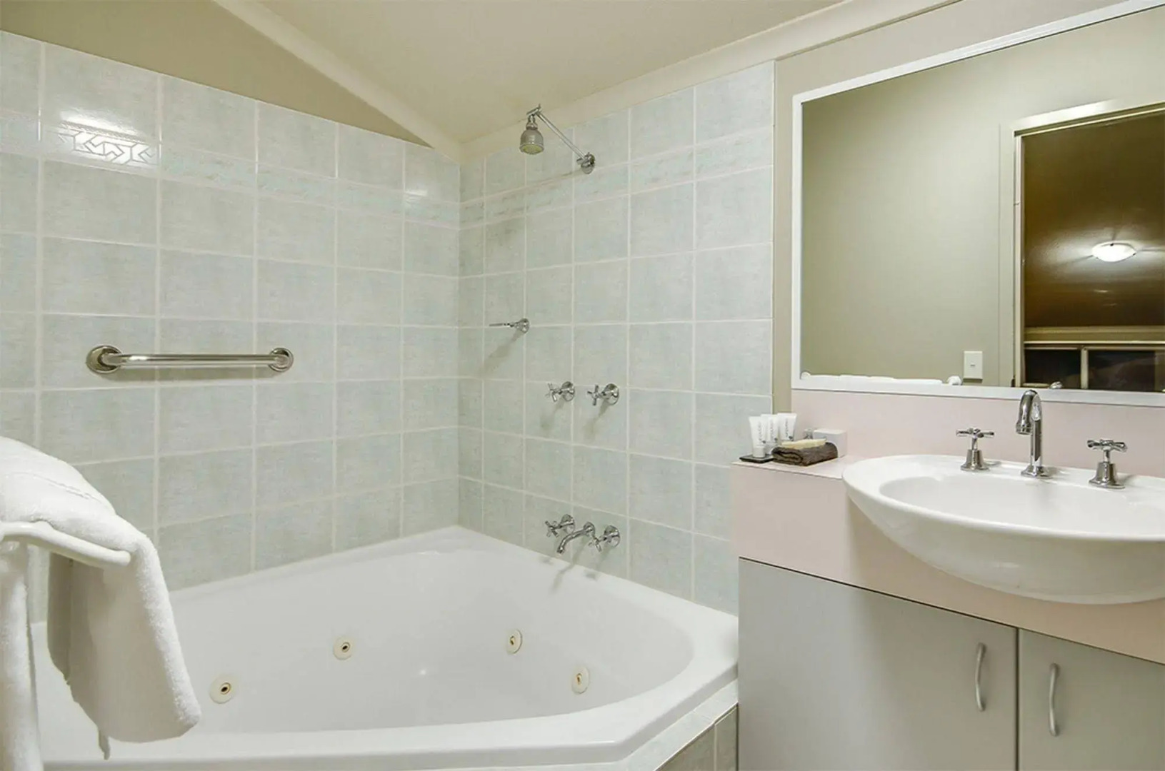 Horizons Lake Jindabyne