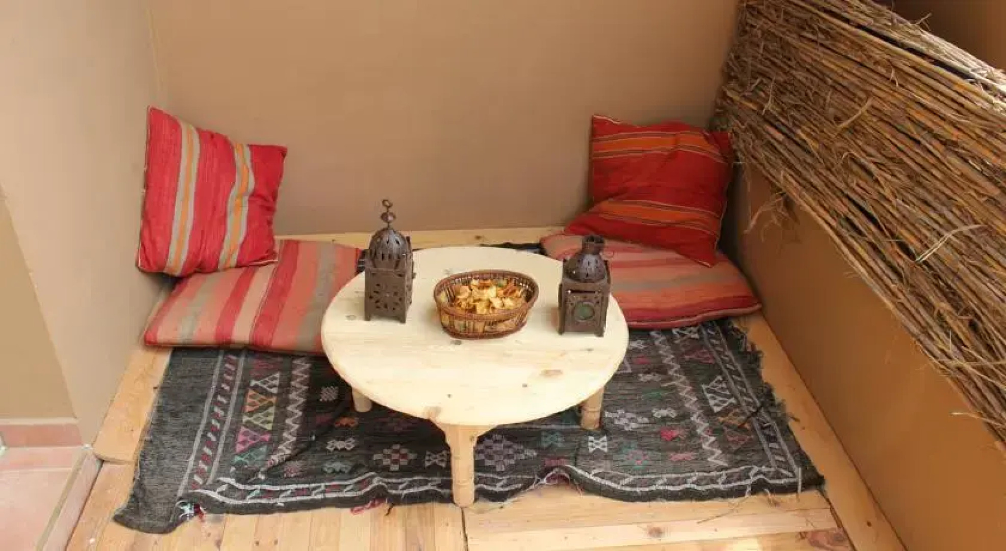 Sunset Taghart Apartments