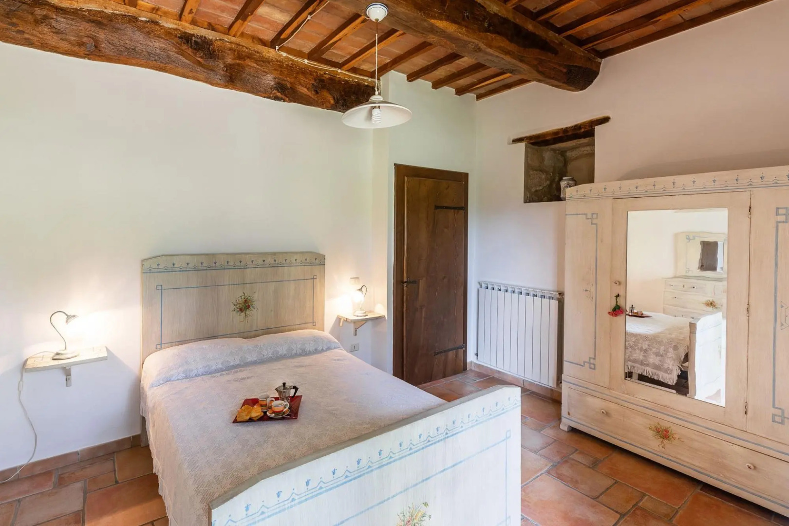 A total immersion in greenery and tranquillity.-Casale LUISA