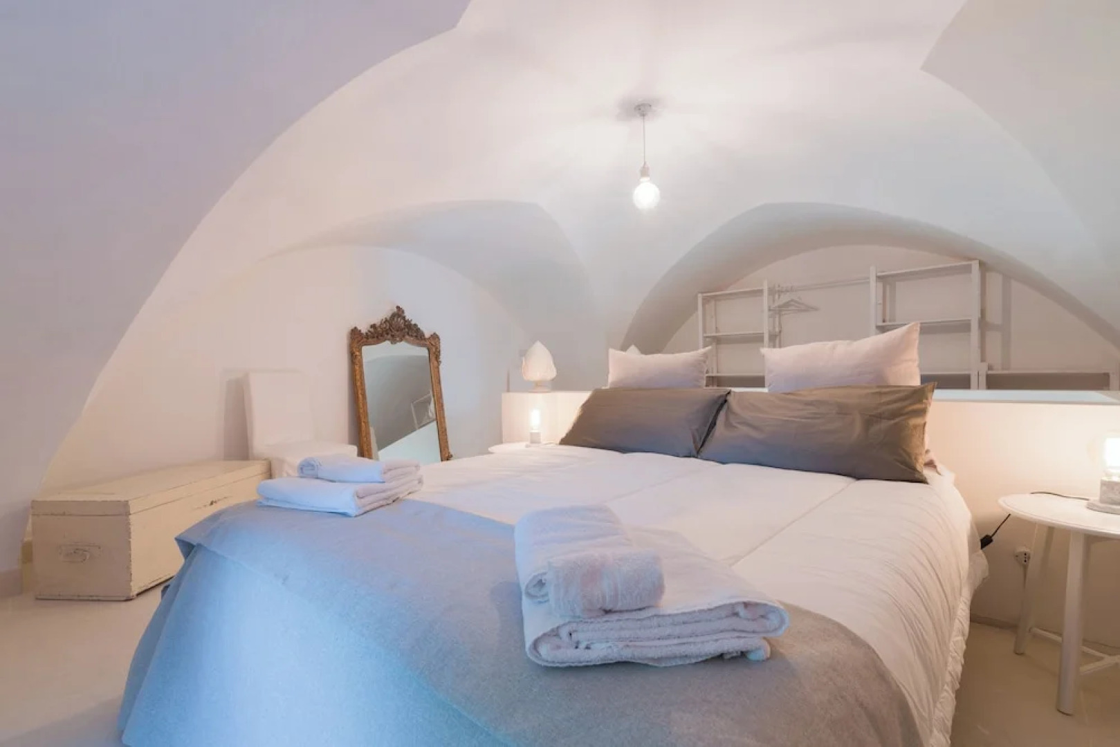 Elegant Farmhouse With Swimming Pool - Beahost