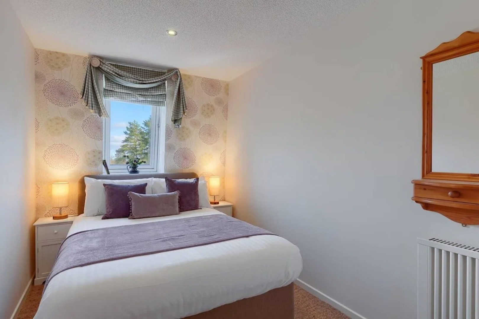 Tasteful top Floor Apartment Next to Gleneagles