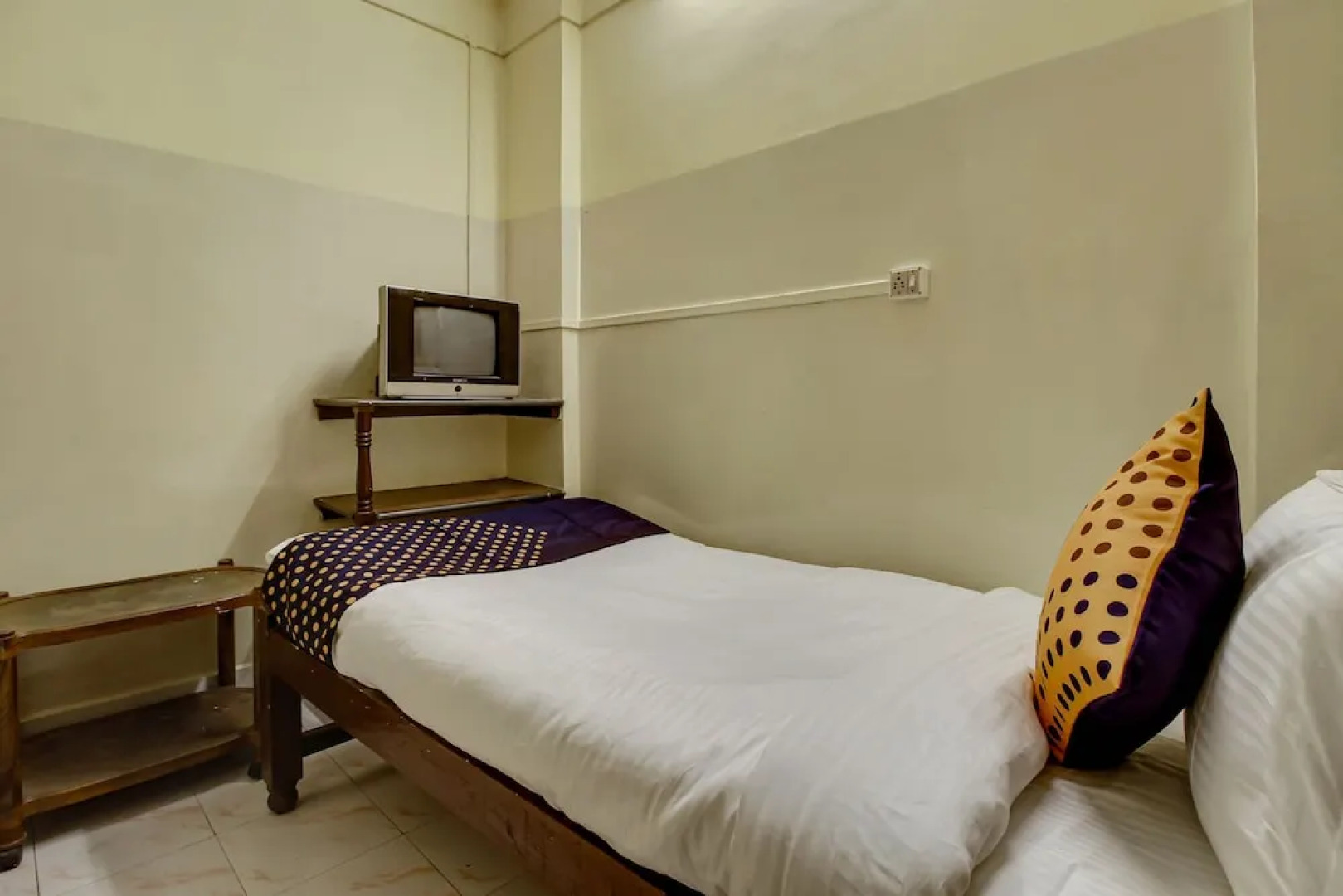 Hotel Hollywood by OYO Rooms