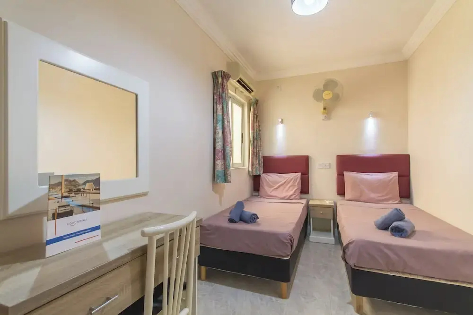 Pool and Sea, charming Merill Apart 5