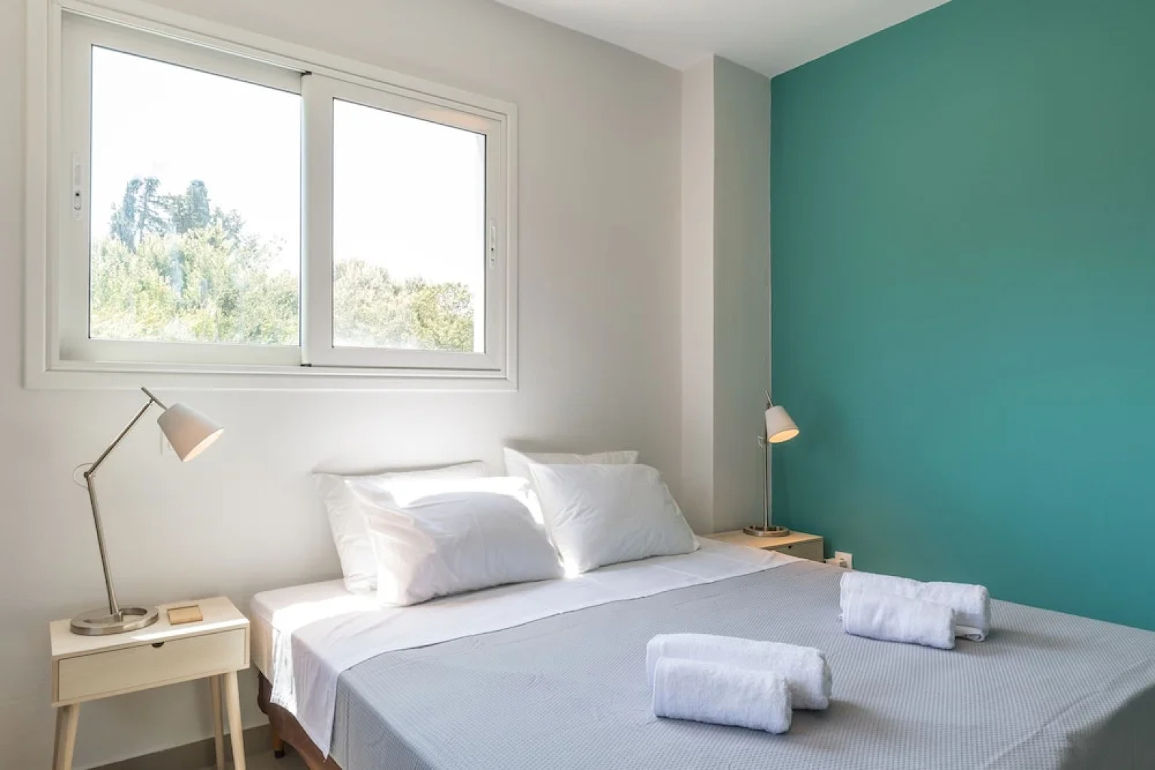 Local Hostel & Suites