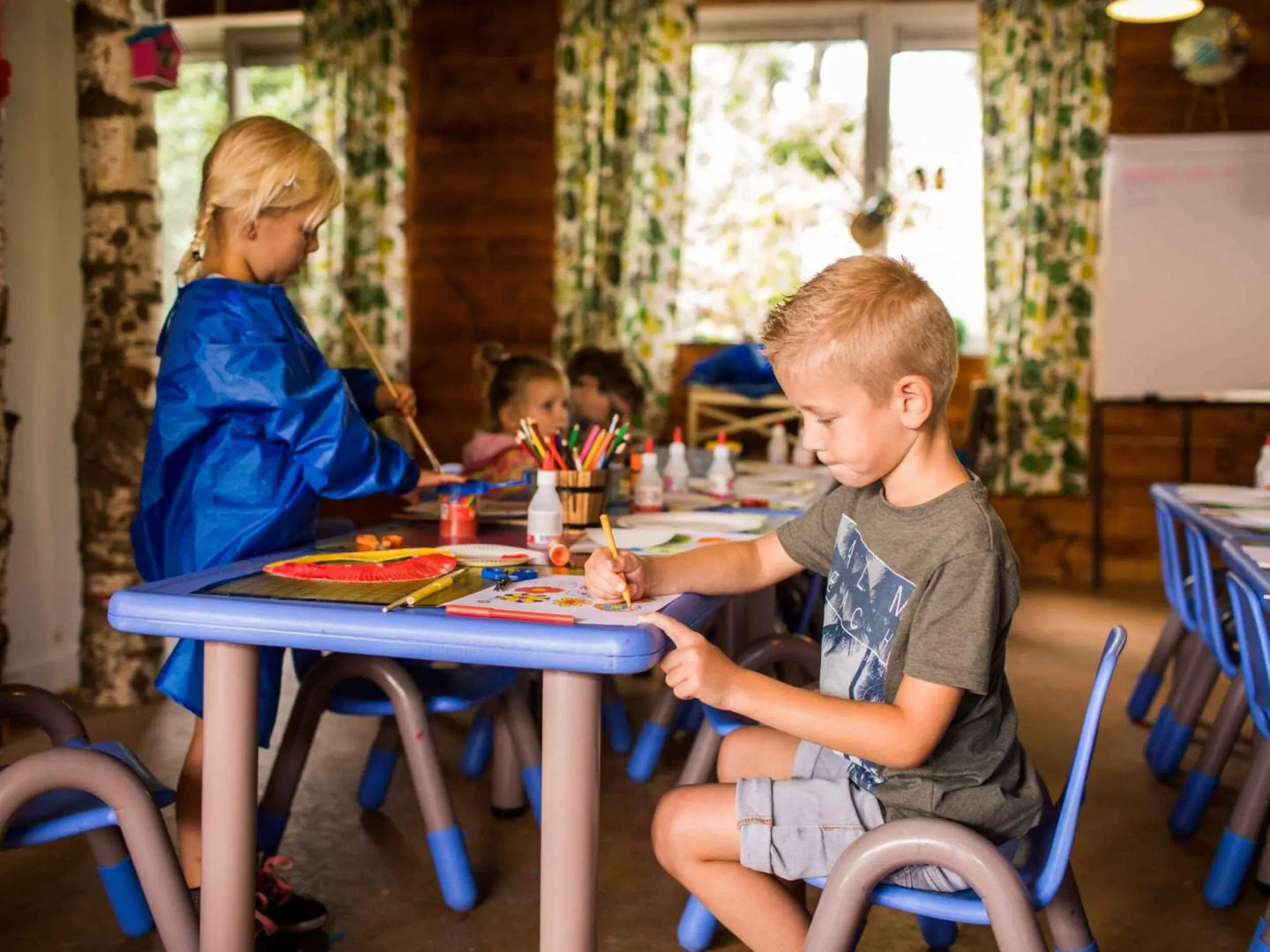 Modern chalet with outdoor sauna and spa, in a holiday park, near the Veluwe