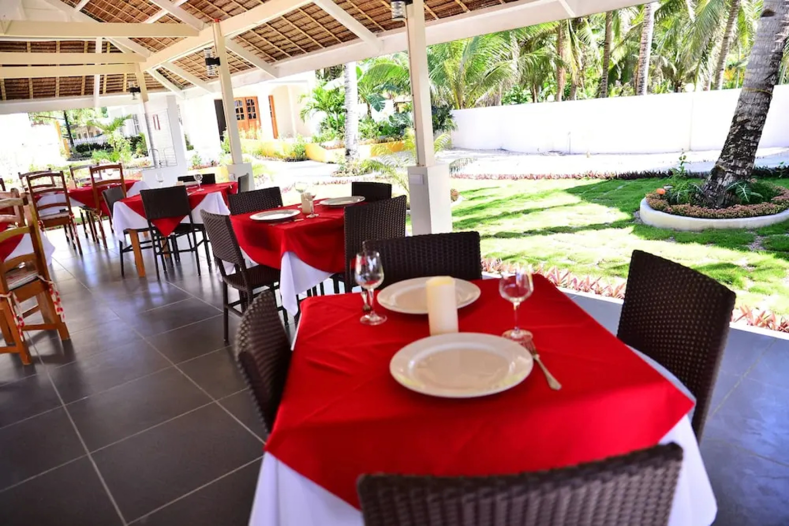 White Beach Dive & Kite Resort Carabao