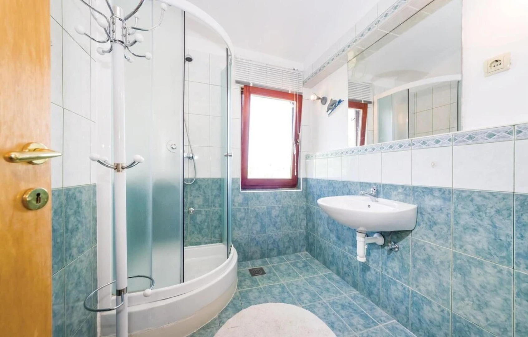 Nice Home in Ljubac with WiFi, 6 Bedrooms & Hot Tub