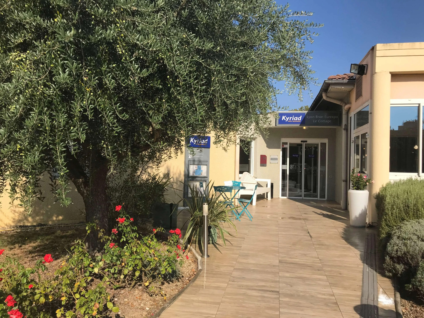 Hotel Kyriad Lyon Est - Bron Eurexpo Le Cottage