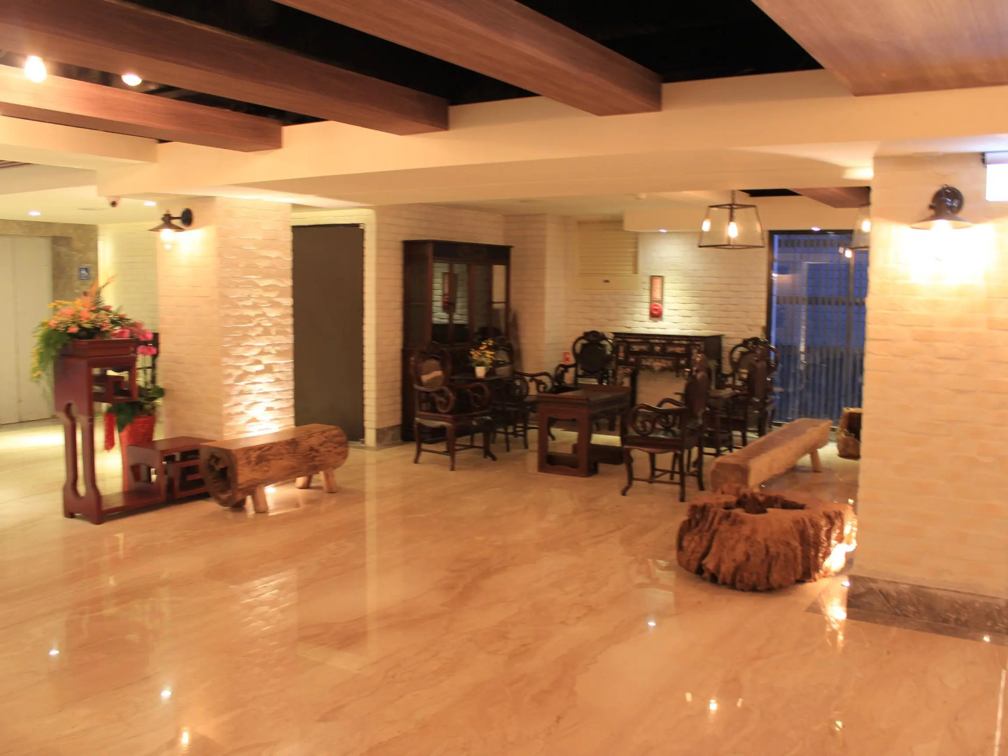 Lan Kwai Fong Garden Hotel