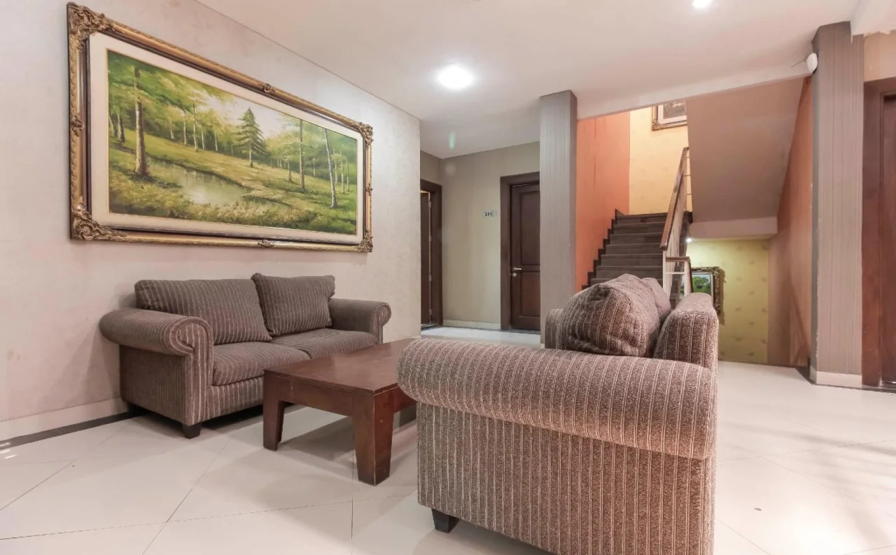 RedDoorz Near Pasar Pagi Cirebon