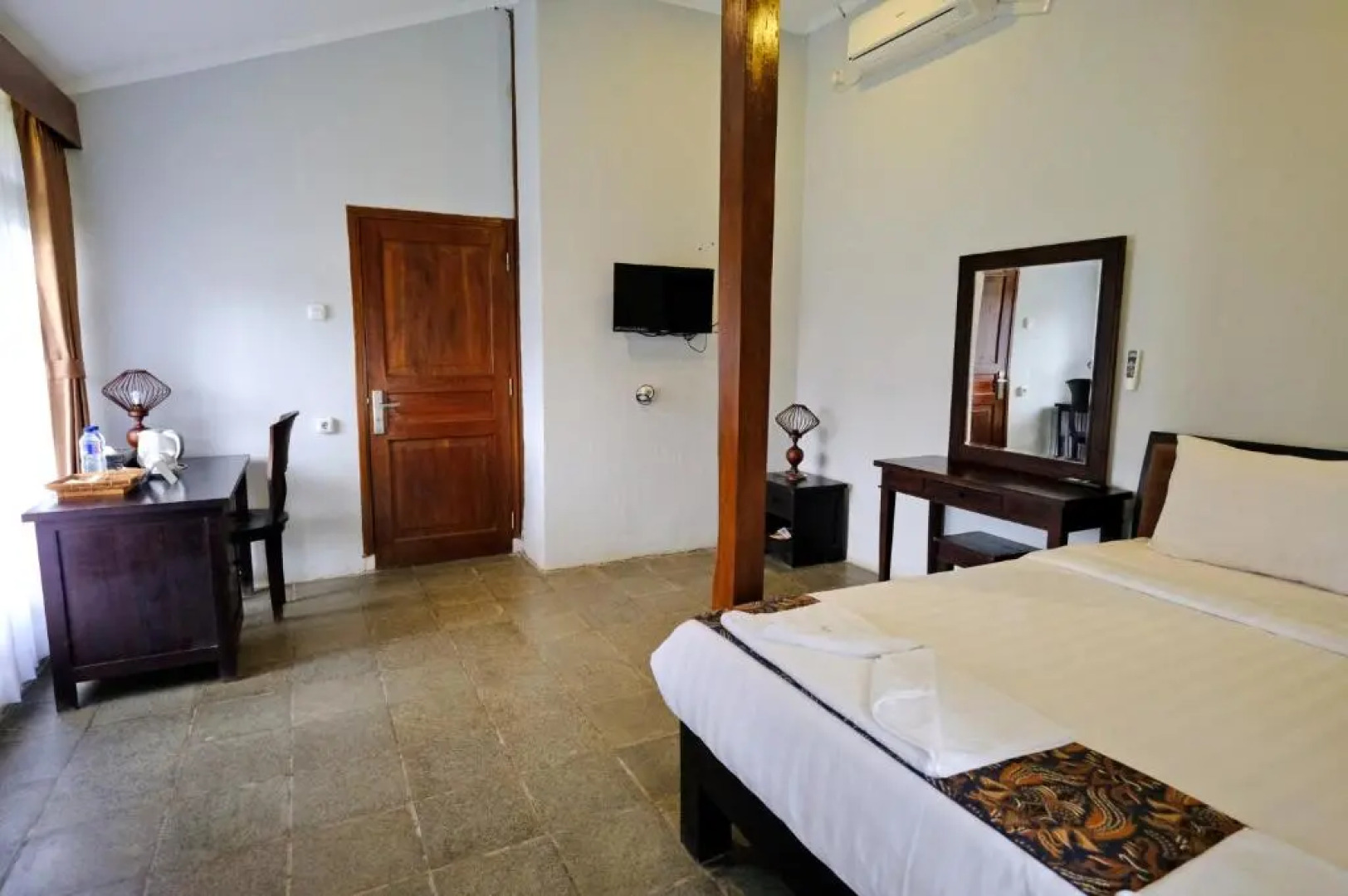 The Nalaya Hotel & Resto