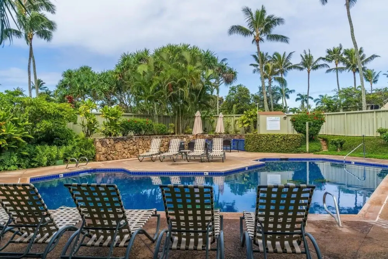 Rare 2 Bedroom + Loft Townhouse on the North Shore