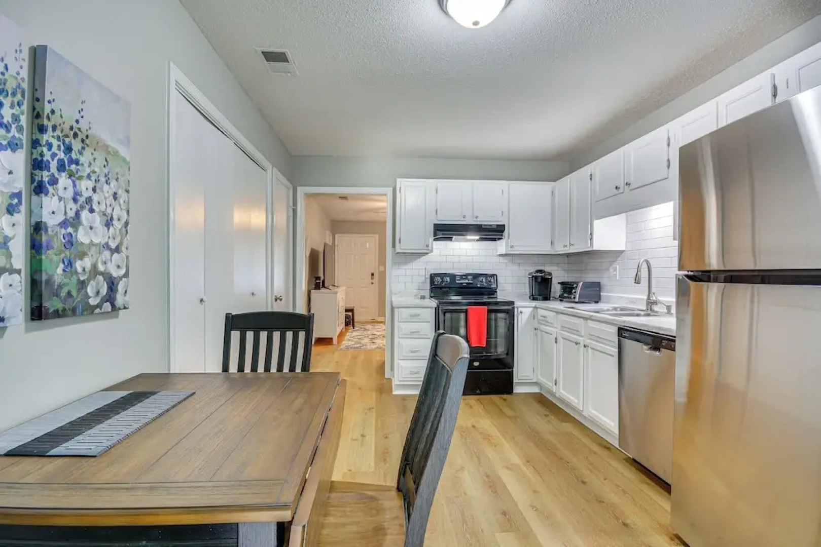 High Point Townhome w/ Patio, 1 Mi to Main Street!