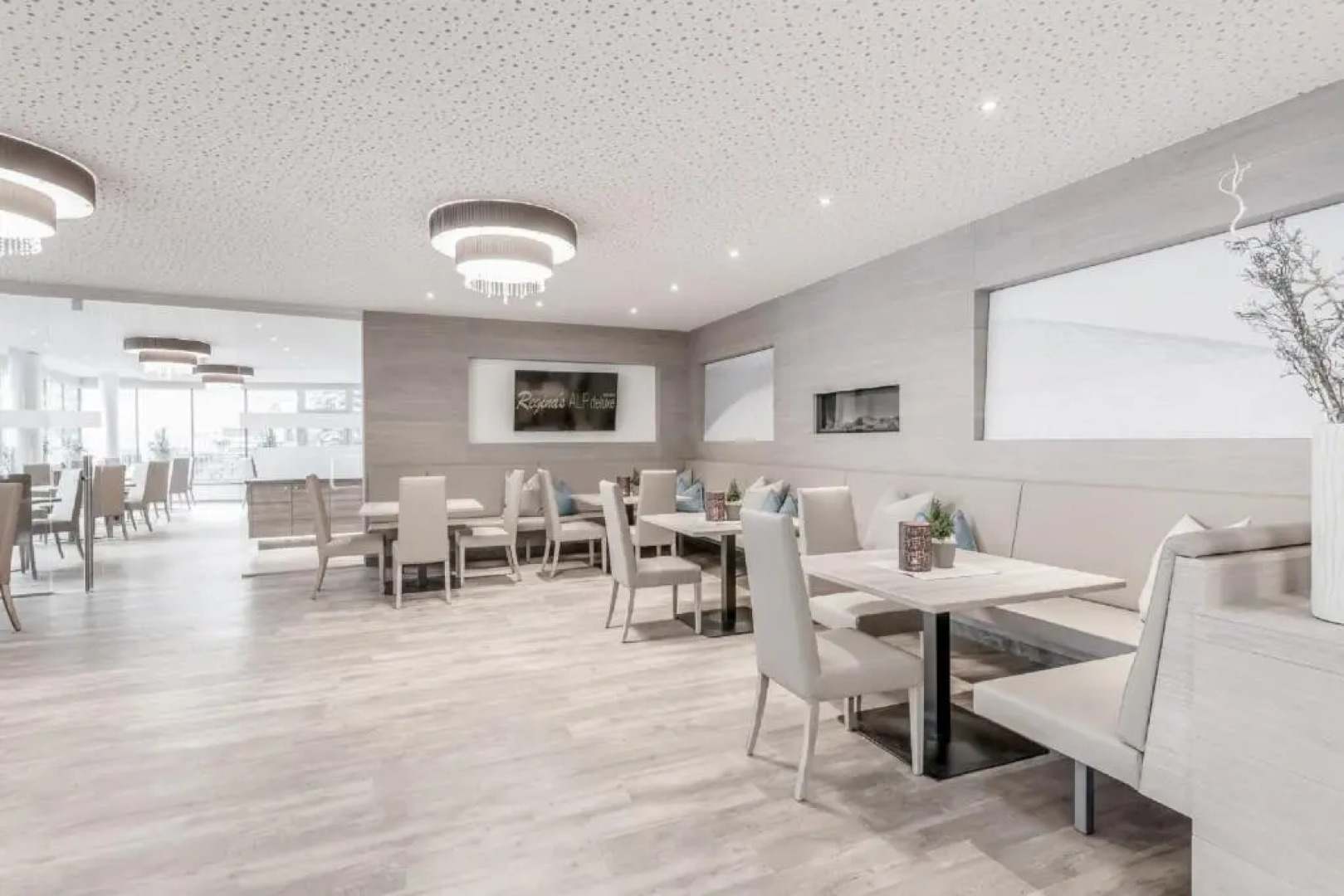 Regina’s Alp Deluxe