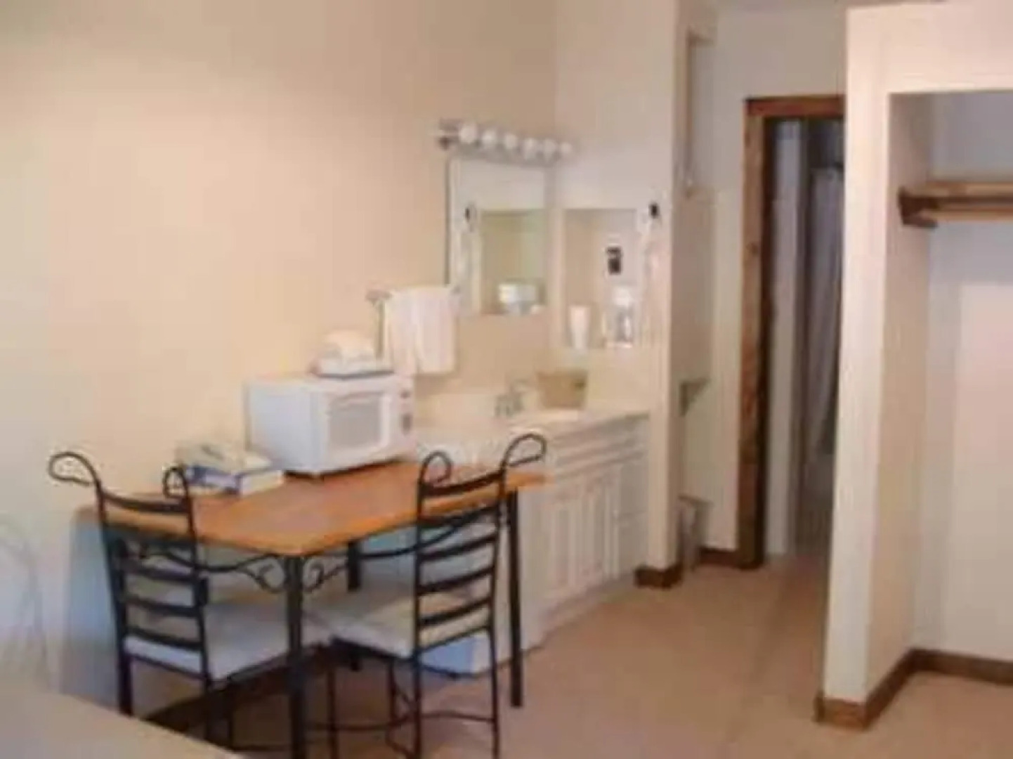 Black Hills Inn & Suites