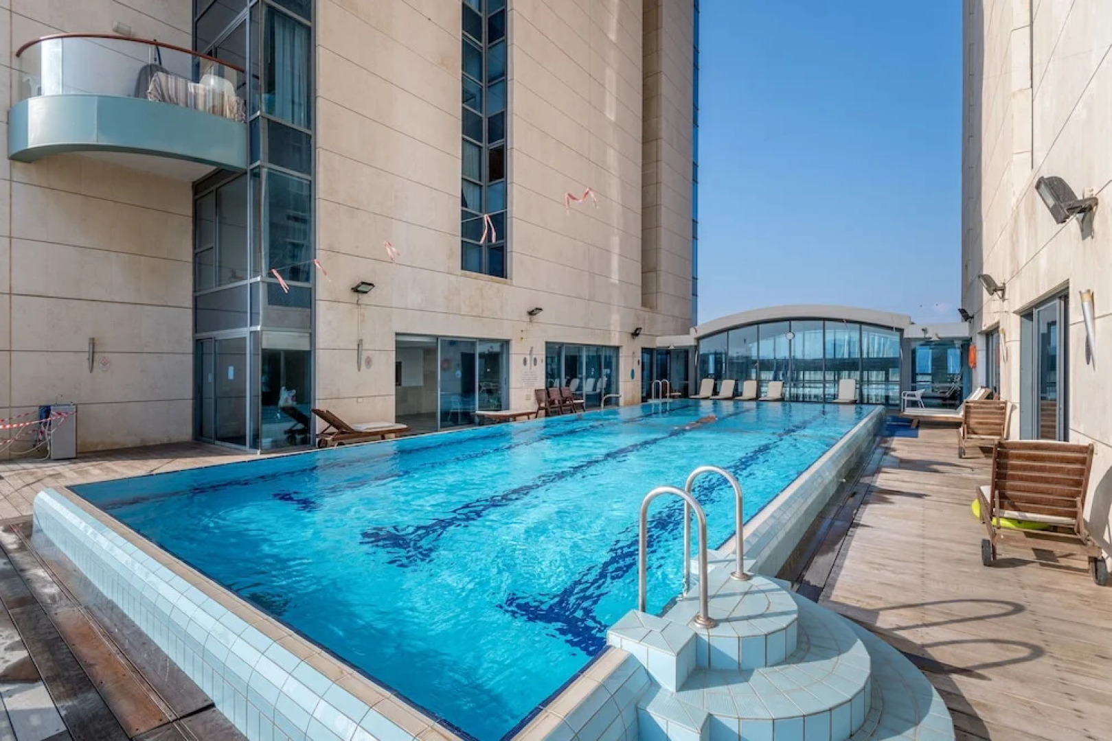 Beach Front By Ritz Hotel Pool Parking