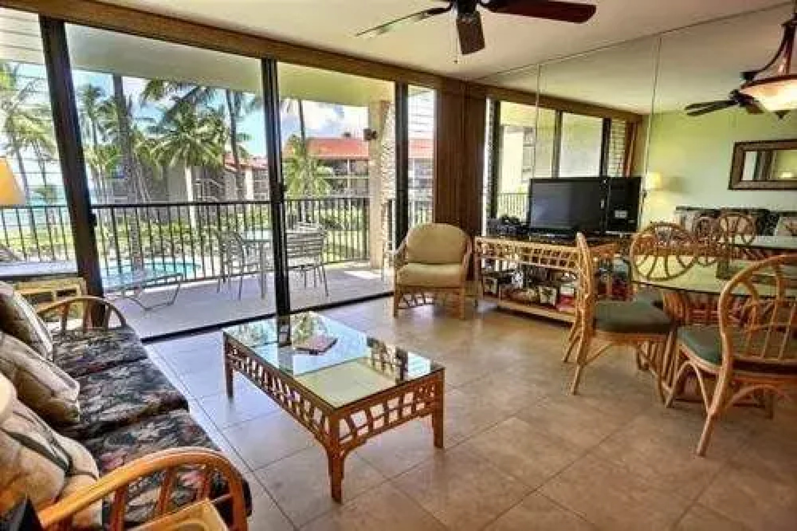 Pohailani 128 by RedAwning