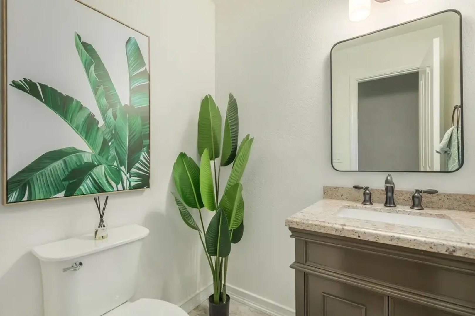 Citrus Cove Mesa 4 Bedroom Home by RedAwning