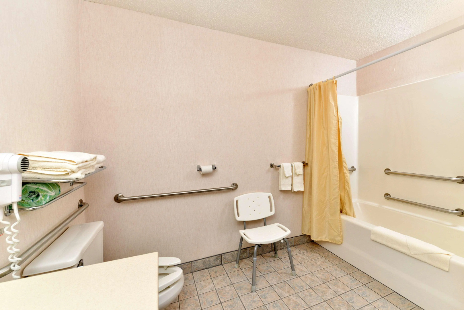 Americas Best Value Inn Tahquamenon Country