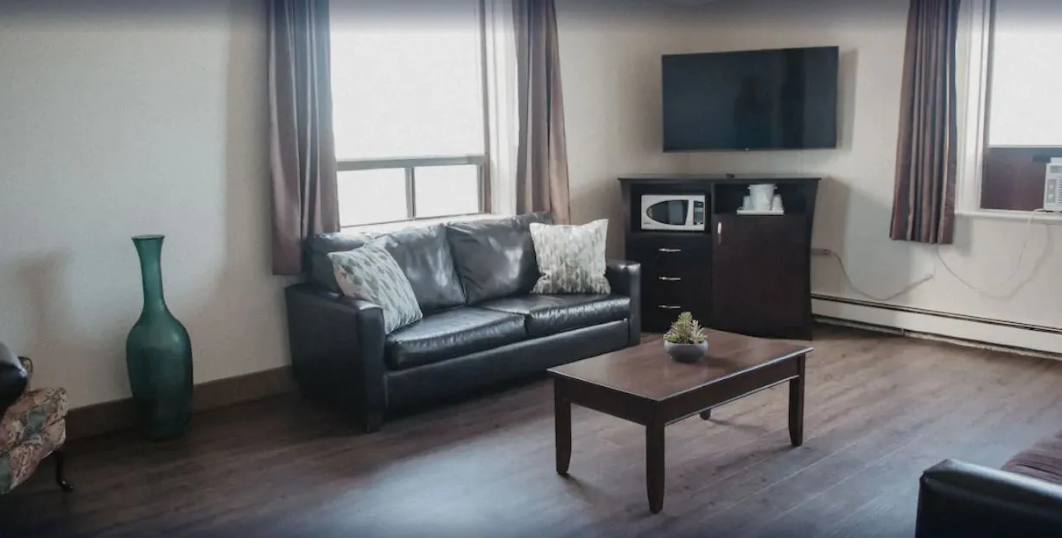 Prince Arthur Waterfront Hotel & Suites