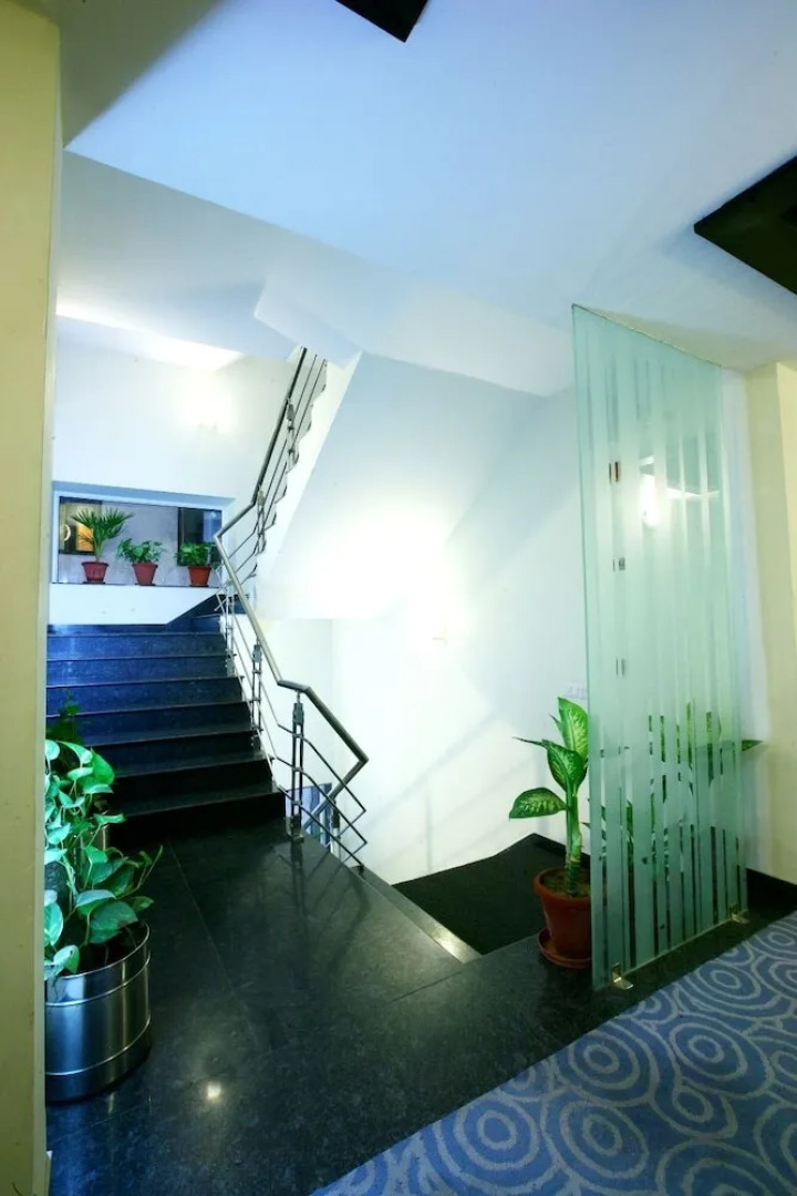 Karon Hotel - Lajpat Nagar