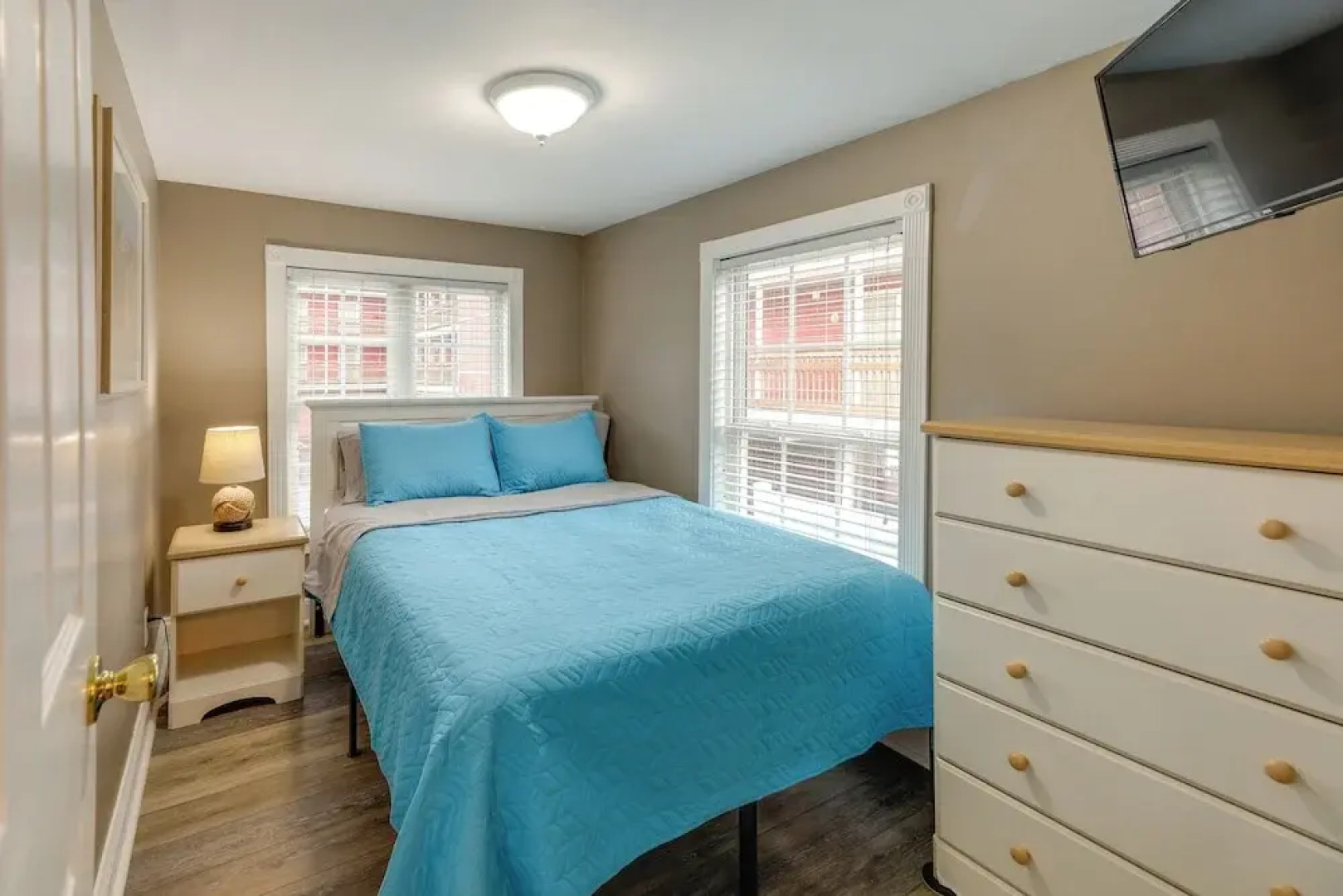 Steps to Shore: Newly Renovated Dewey Beach Home!