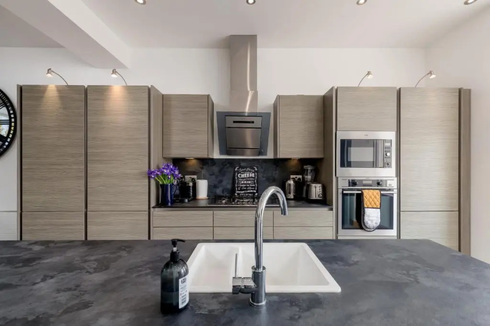 Newly Renovated Early 19th Century Cottage With Hot-tub