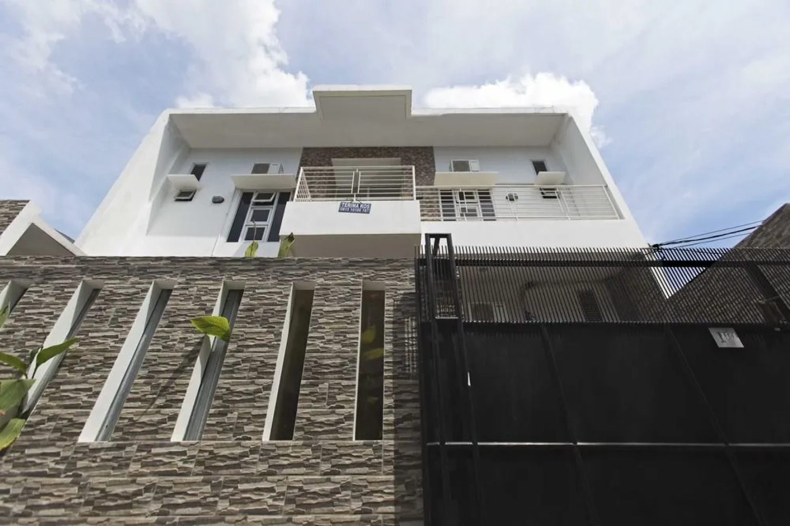 RedDoorz Near Sudirman Station