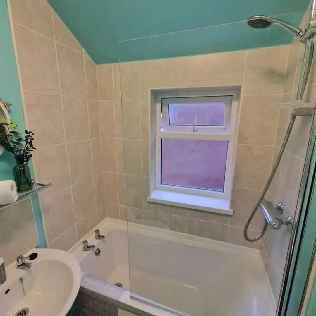 Near A1 Motorway - Free Parking