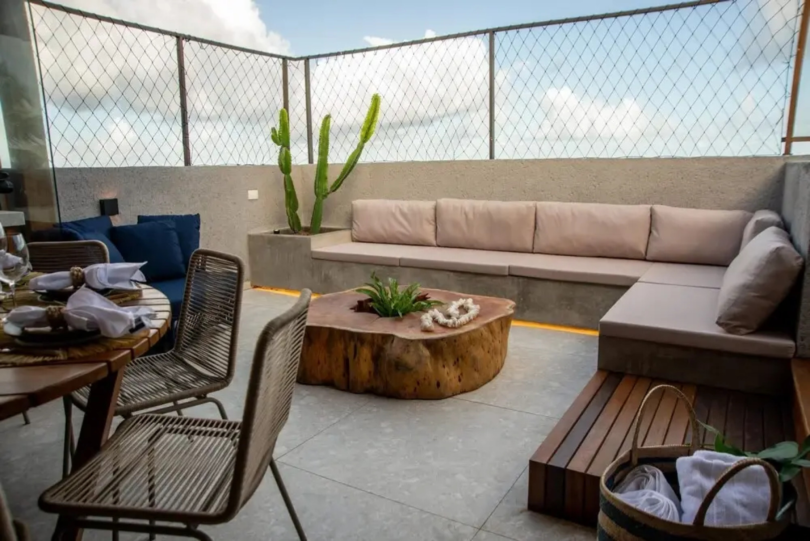 Cobertura Nica Beira-mar Barra Bali Resort