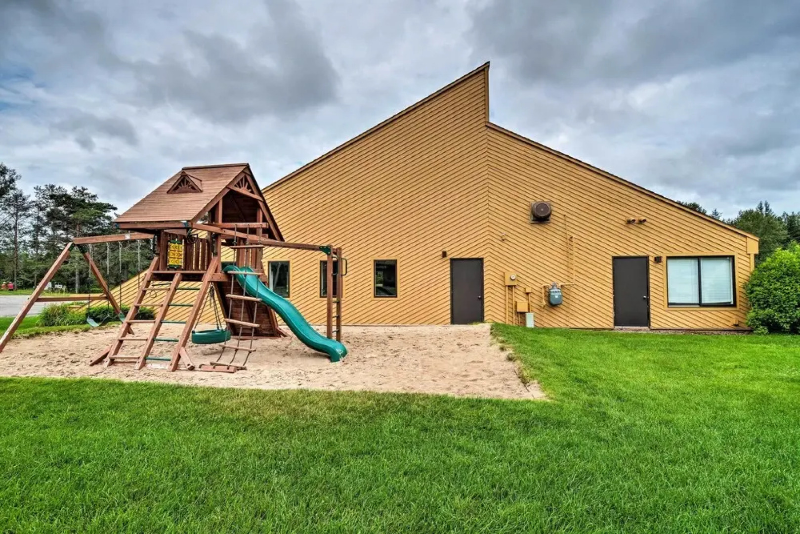 1 Mi to Nubs Nob: Pet-friendly Home w/ Hot Tub