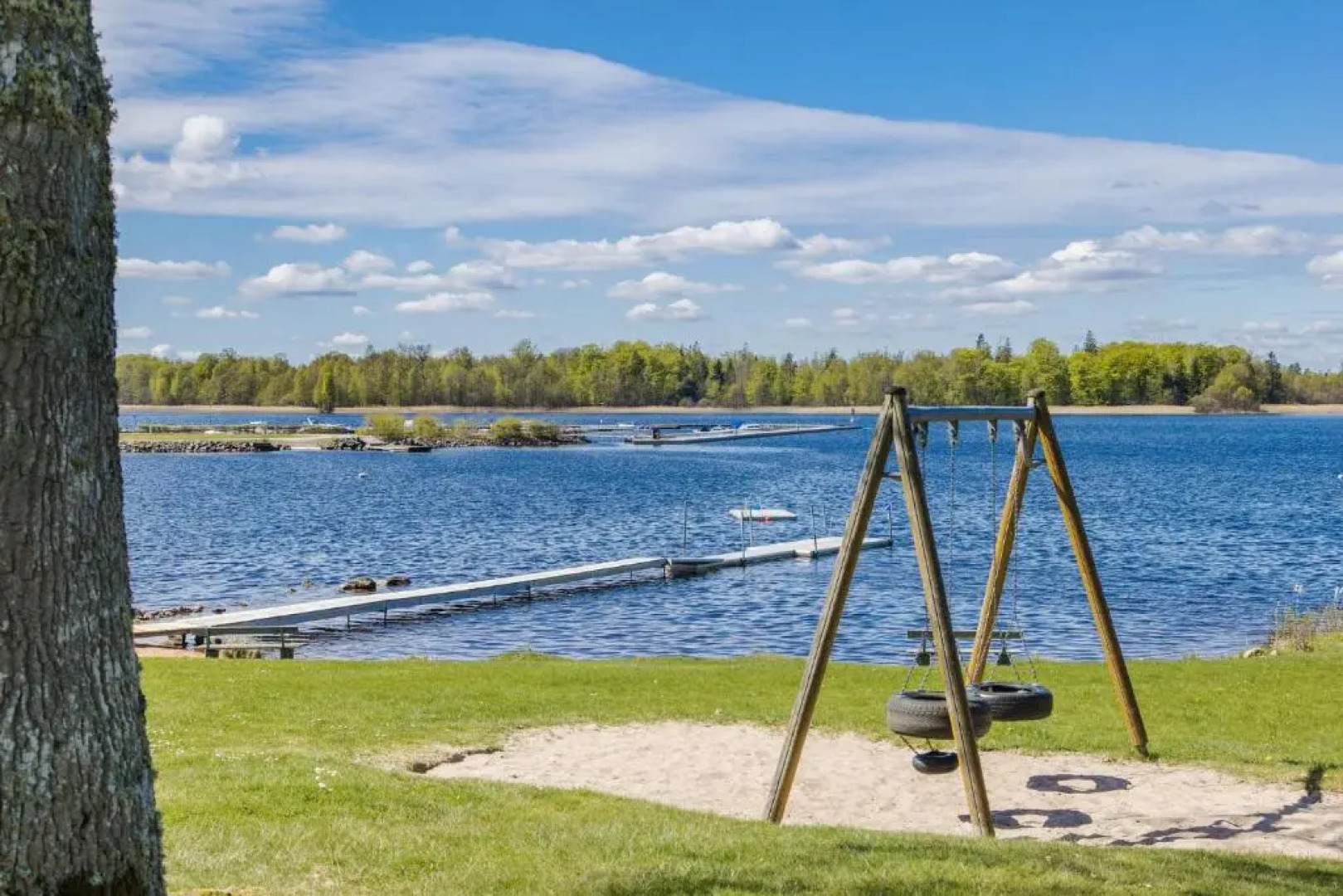 Lovely holiday home with a view of Lake Bolmen