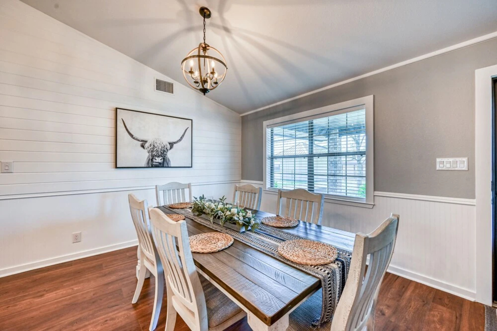 Wow! Exceptional House With Inviting Fire Pit!