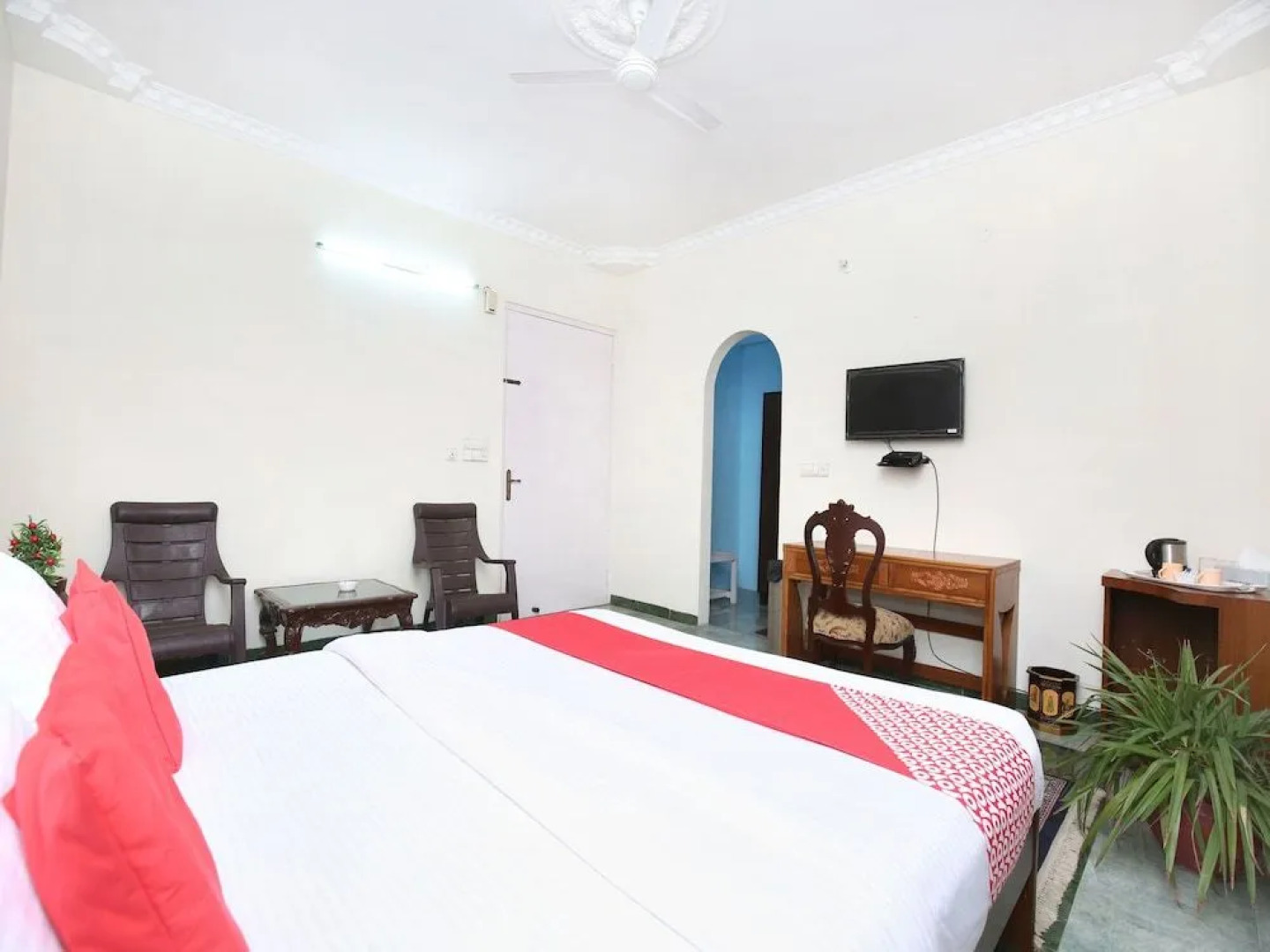 OYO 15710 Hotel Vikrant