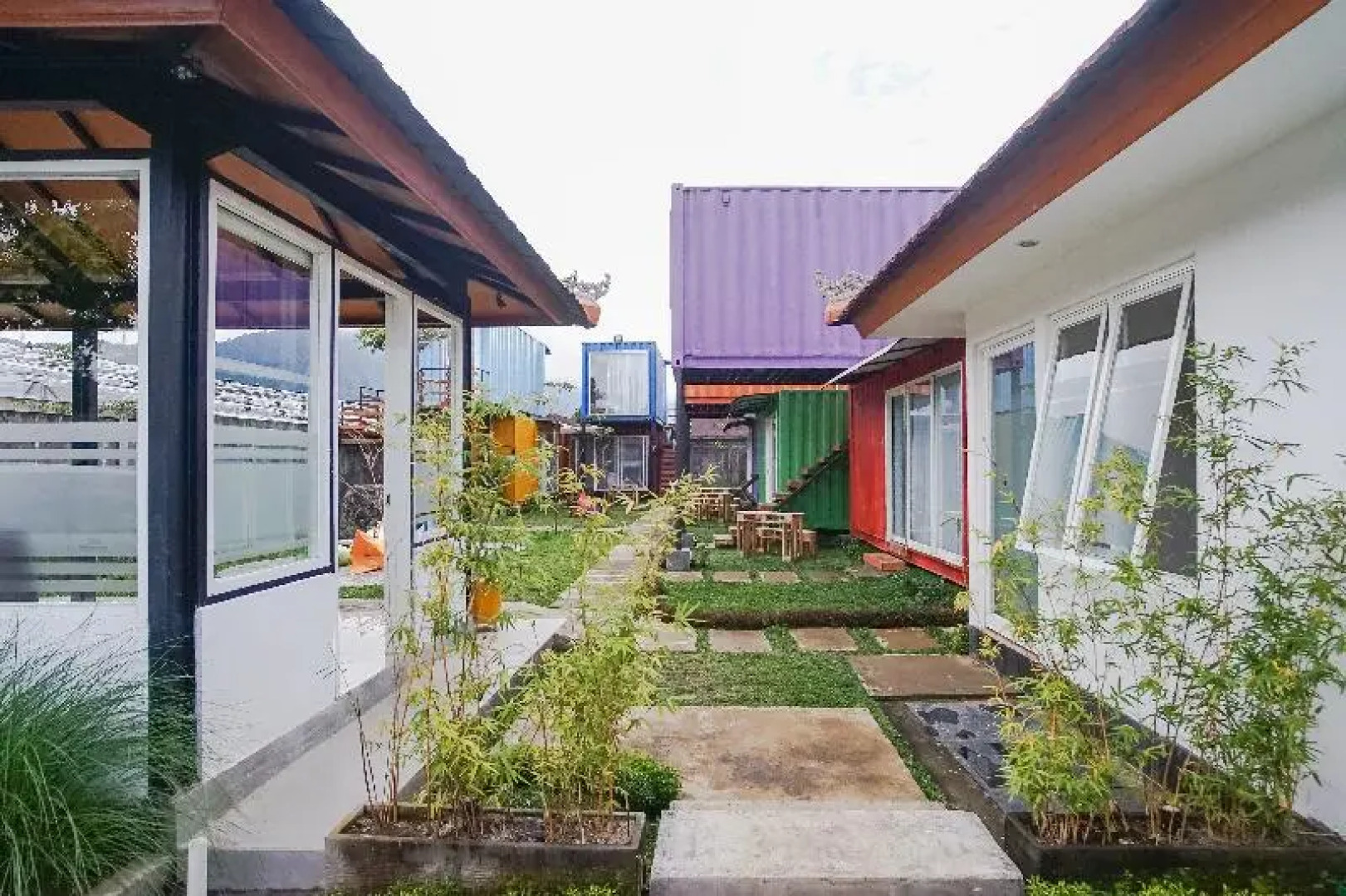 Container Smart Stay (CSS)