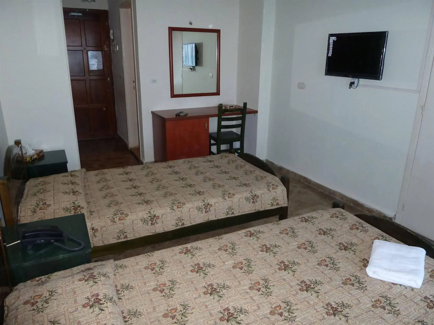 Holiday Suites Hotel And Beach