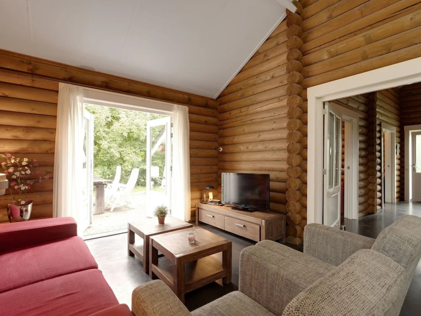 Holiday Bungalow with Sauna, Located on a Pond in Hoge Hexel