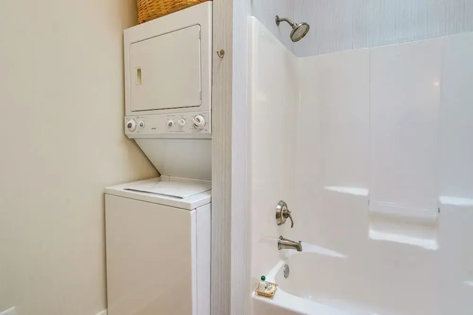 Charming Granville Home w/ Porch - Walk Downtown!