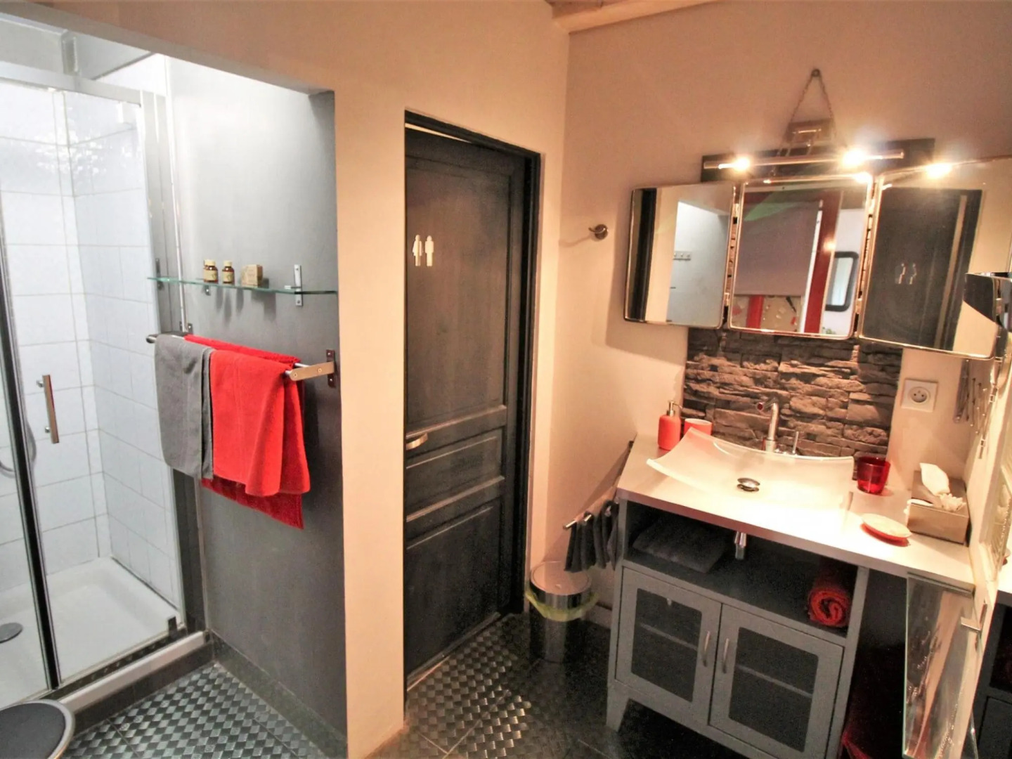 Quaint Holiday Home in Saint-Quirin with hot tub, nice view