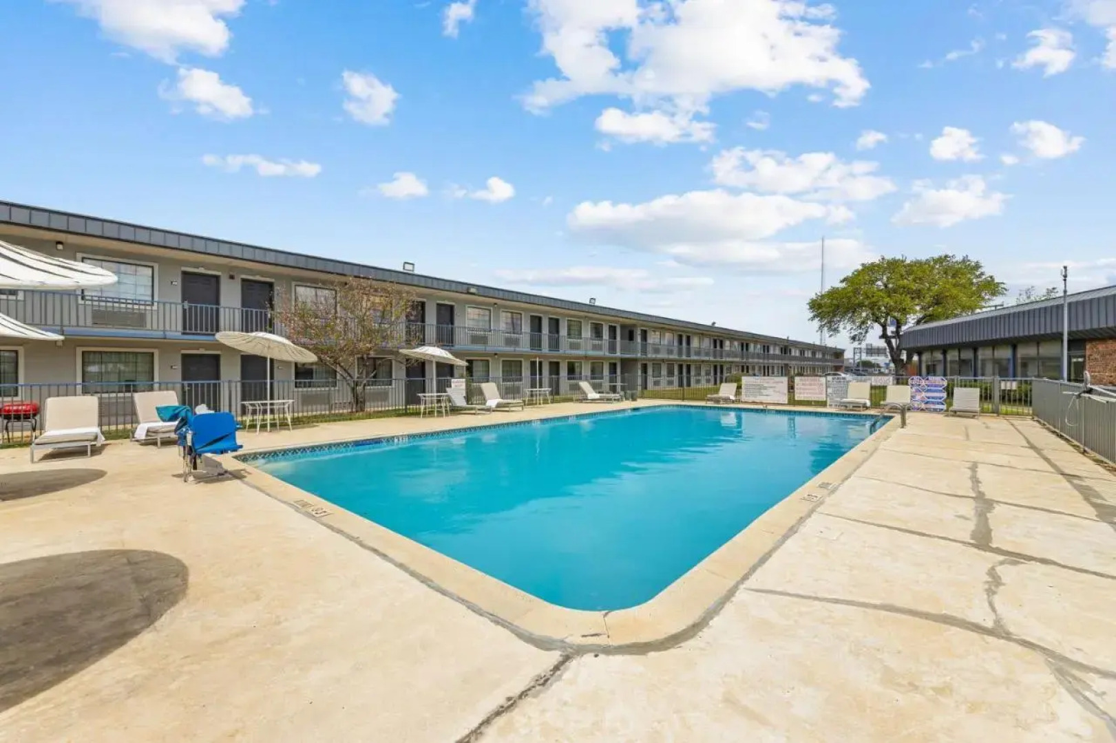 Best Western Mid-Cities Inn