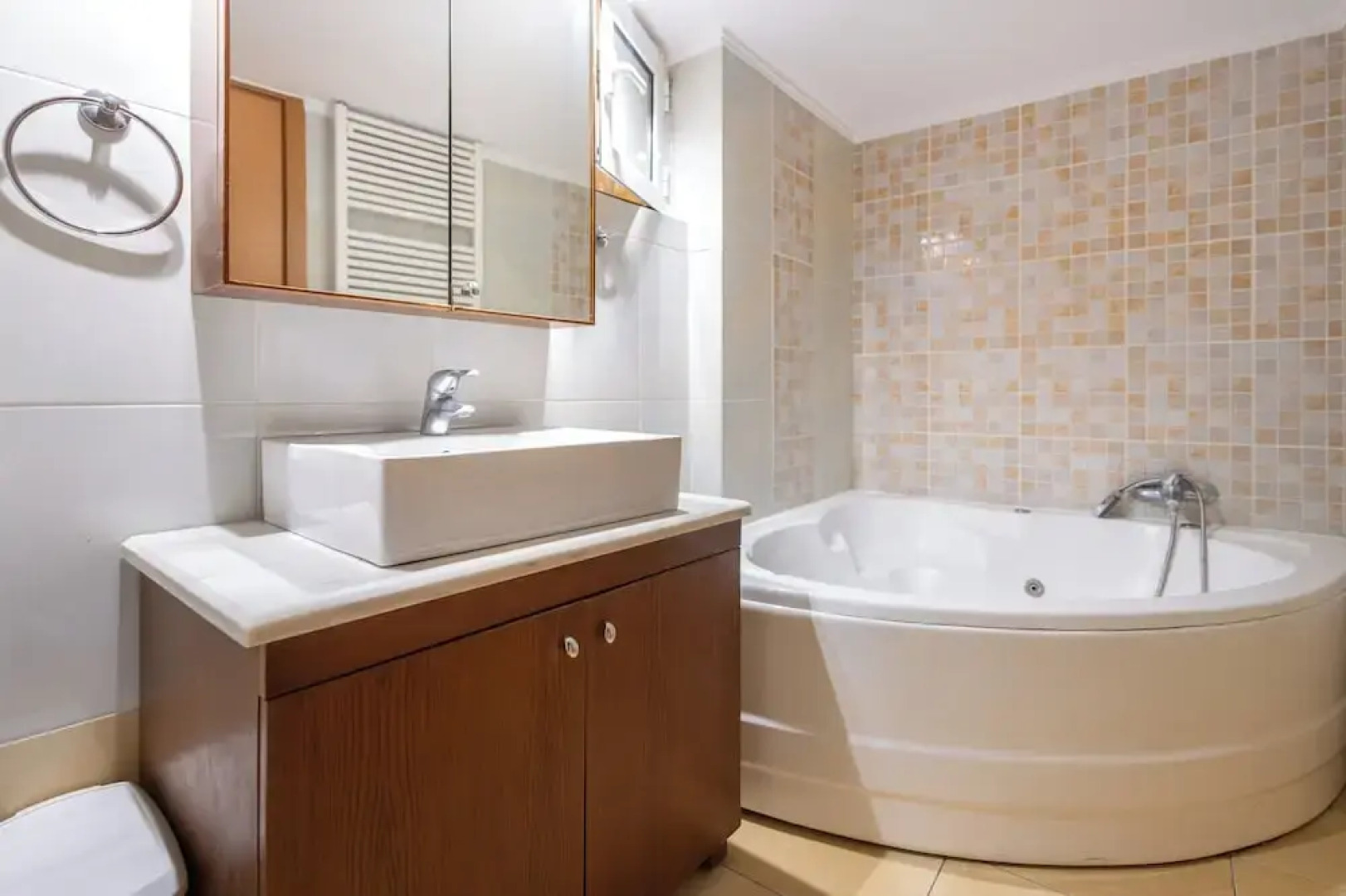 Phaedrus Living Moschato City Flat