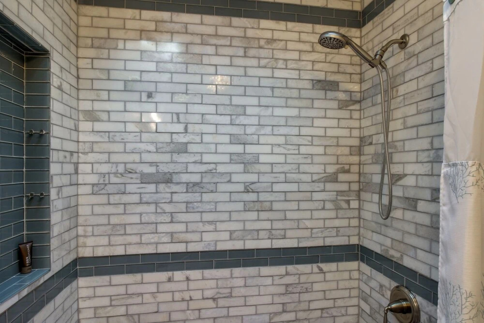 Sunny Savannah Home w/ Hot Tub ~ 10 Mi to Downtown