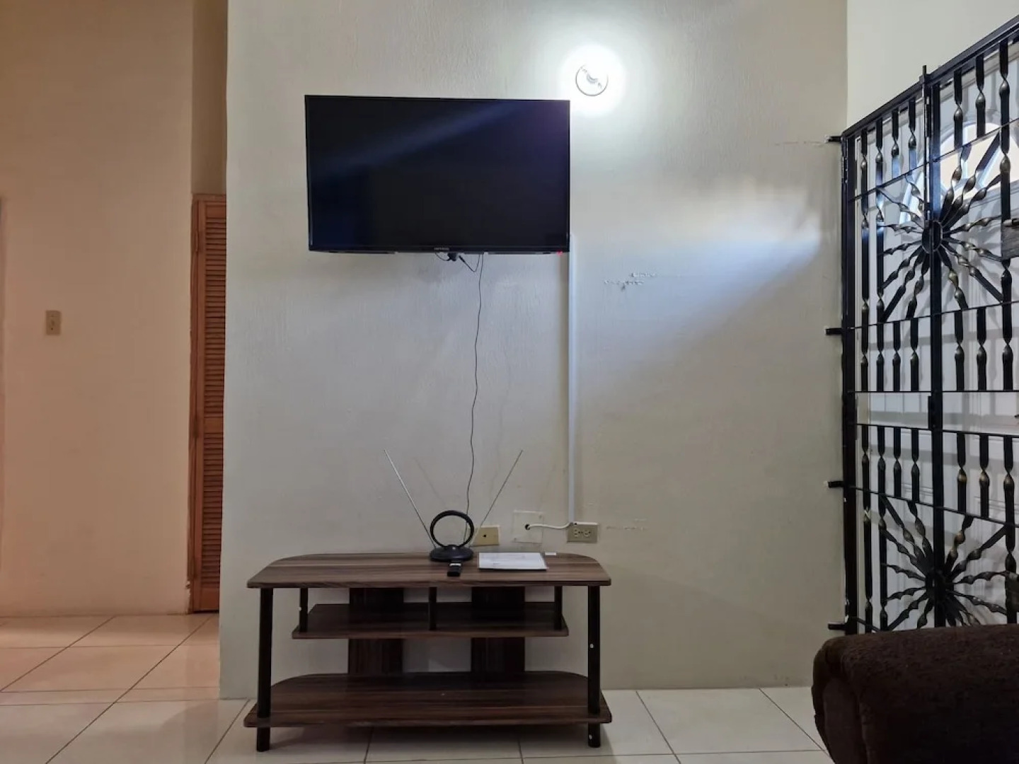 Beautiful 1-bed House in Old Harbour, Gated