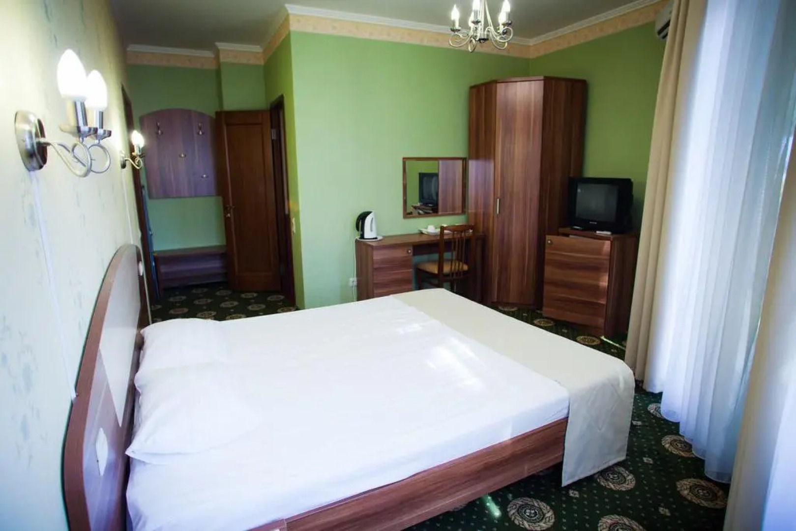 Отель Феерия