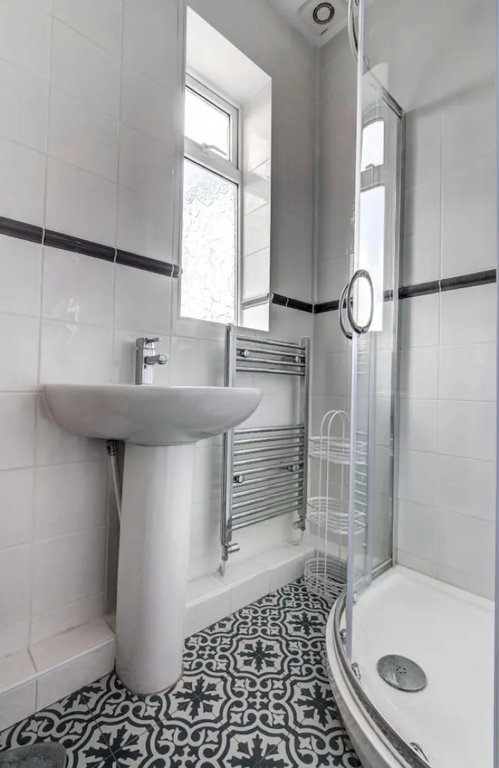 Cozy two Bedroom House Near Mediacity UK