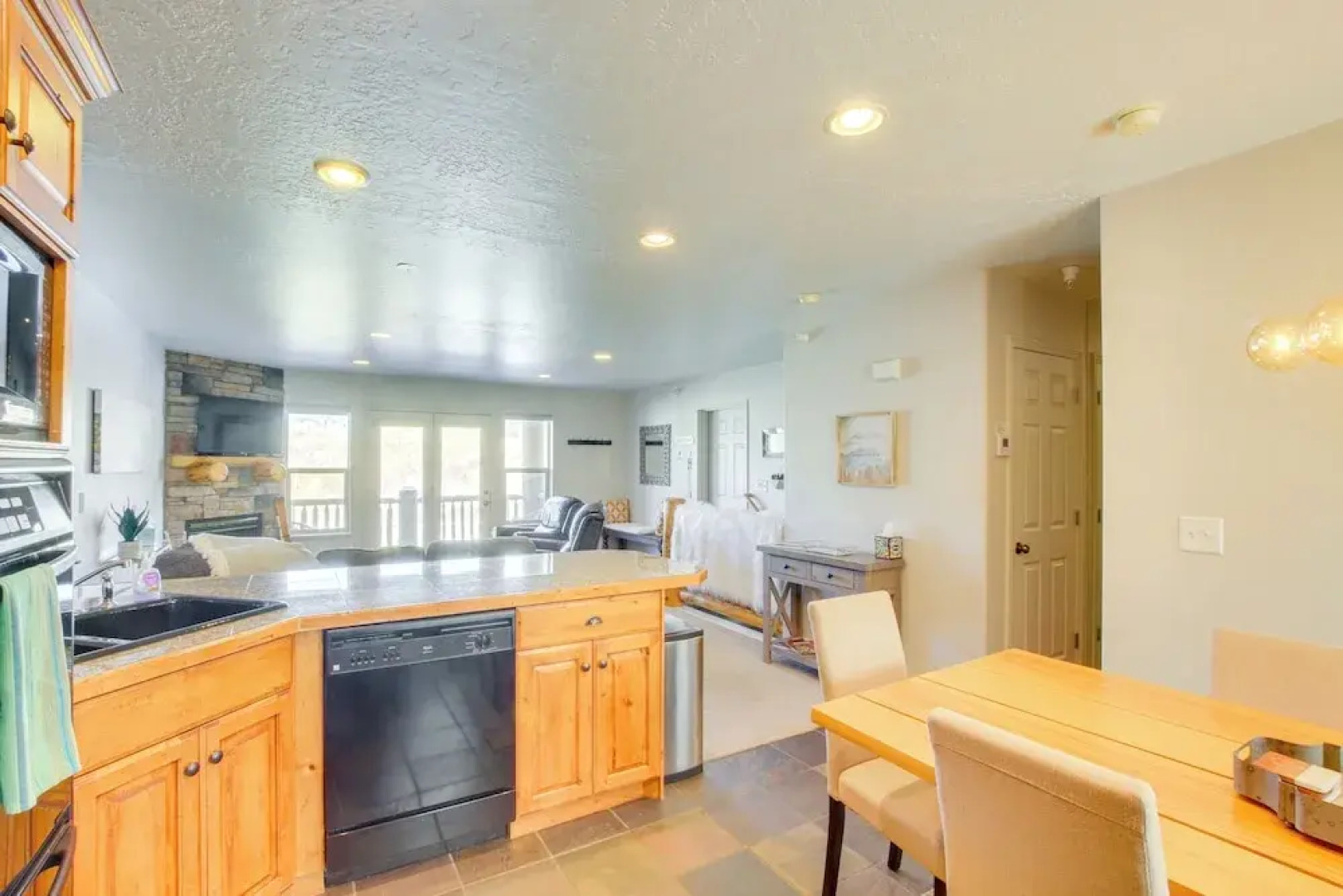 6 Mi to Powder Mtn w/ Shuttle: Cozy Eden Condo!