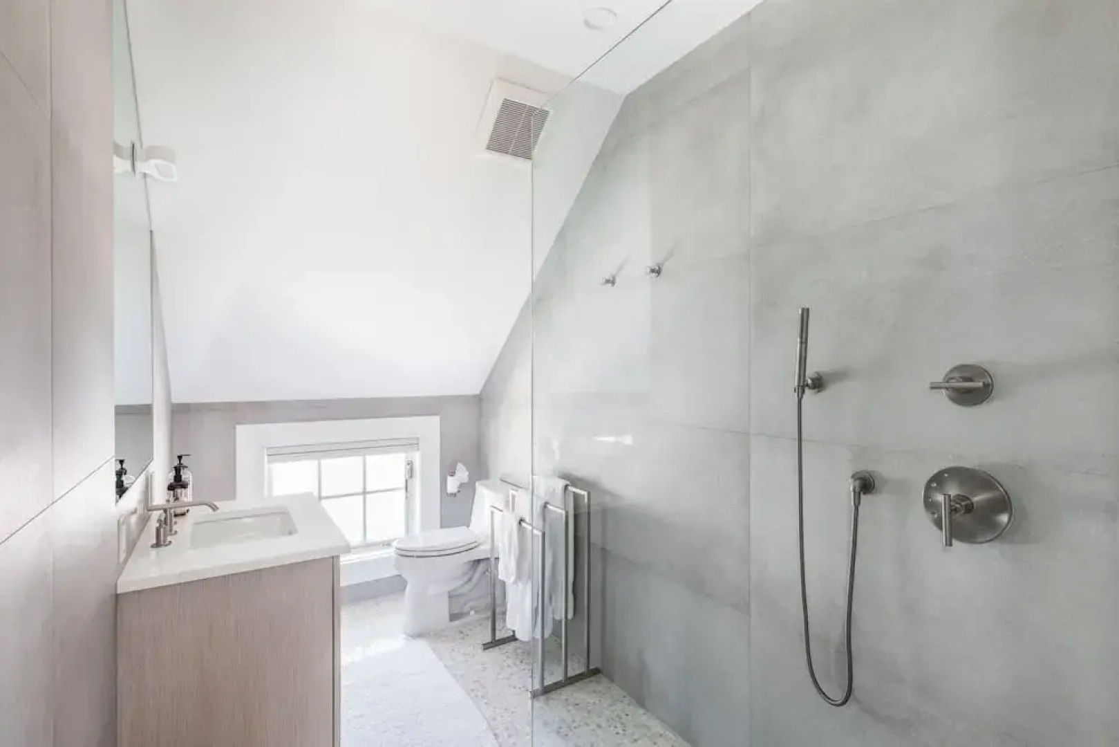 Heated Pool Grill Breakwater by Rovetravel