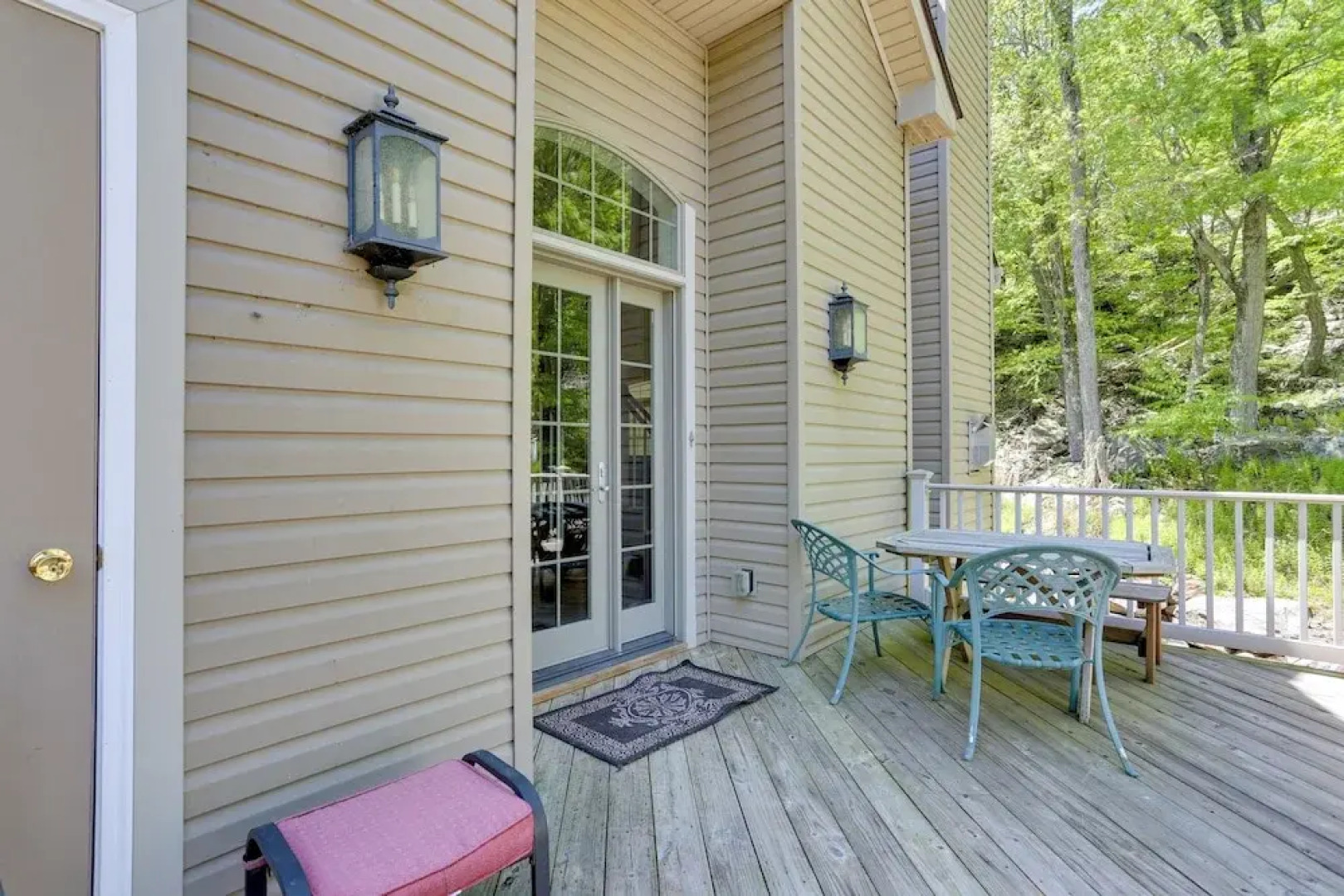 Half-mi to Big Boulder Lake: Townhome w/ Deck!