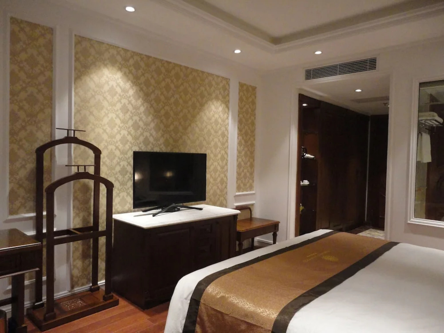 Hoang Nham Luxury Hotel